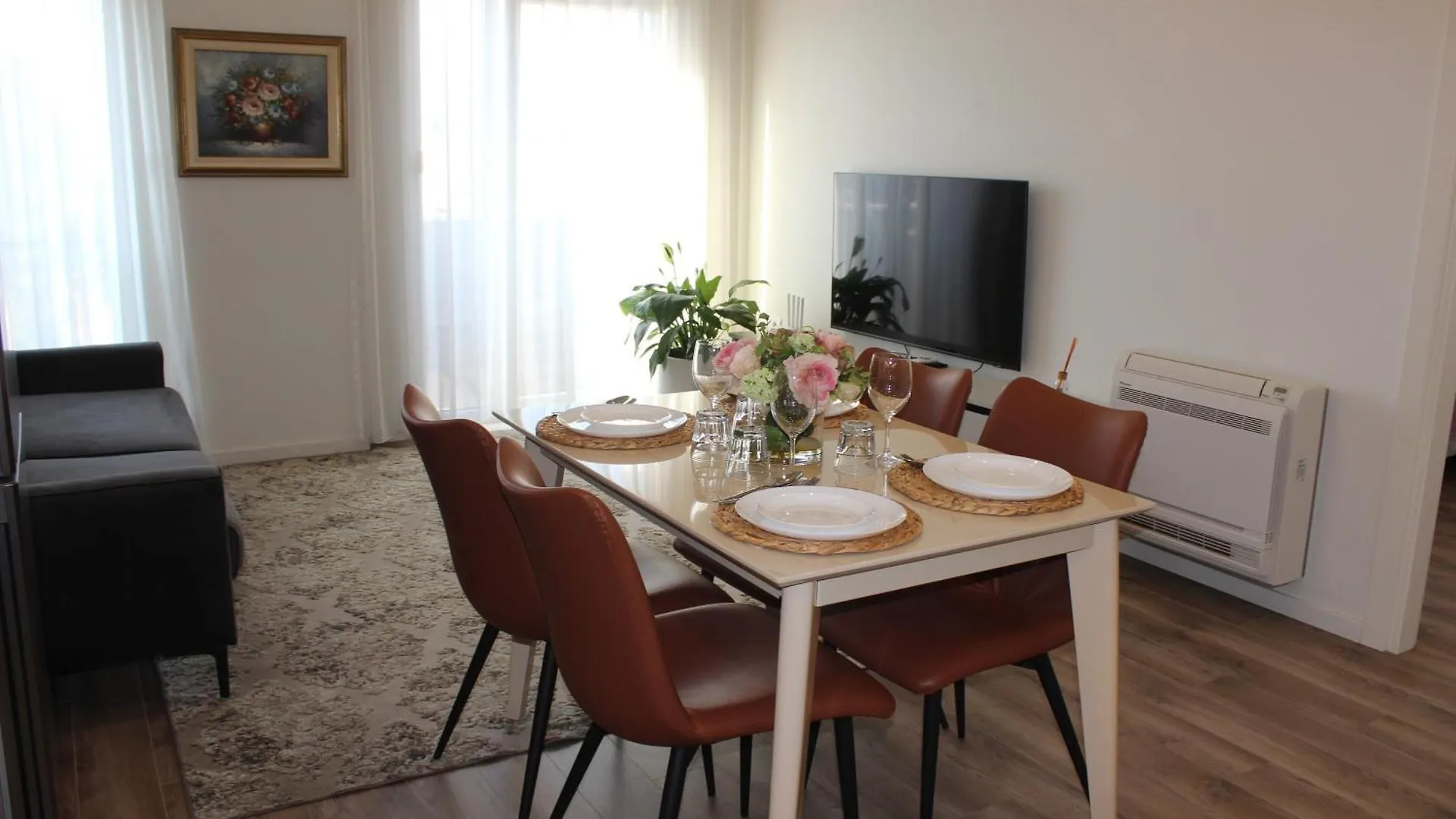 Contacten van Delight Apartment